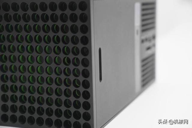 极简设计下的澎湃性能，Xbox Series X 初上手体验