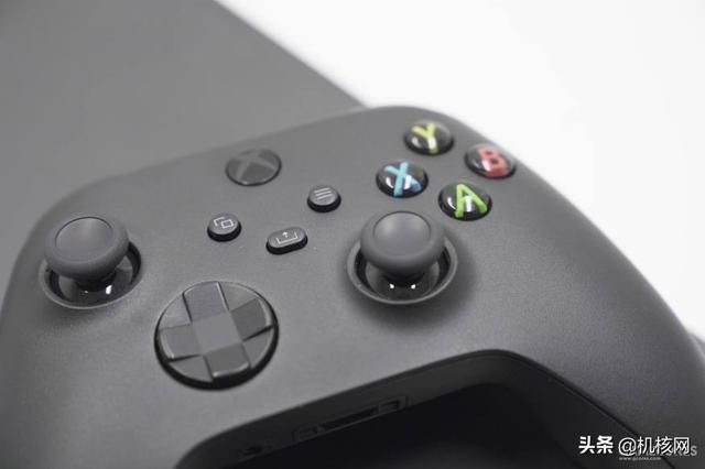 极简设计下的澎湃性能，Xbox Series X 初上手体验