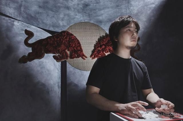 梅原大吾签约红牛