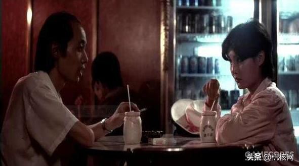 比星爷《喜剧之王》早了八年的，是这部京味儿的《喜剧明星》