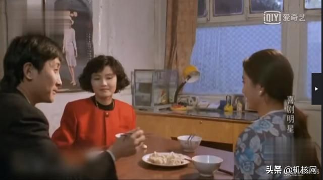 比星爷《喜剧之王》早了八年的，是这部京味儿的《喜剧明星》