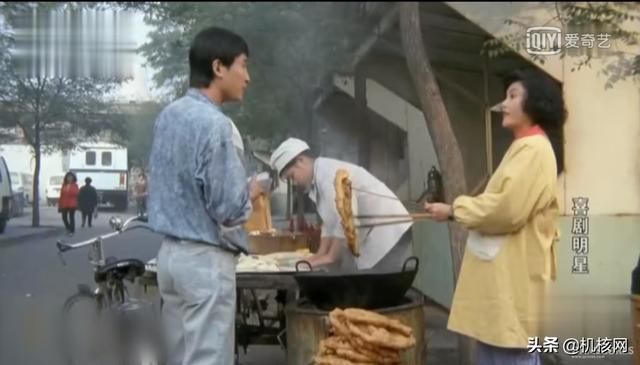 比星爷《喜剧之王》早了八年的，是这部京味儿的《喜剧明星》