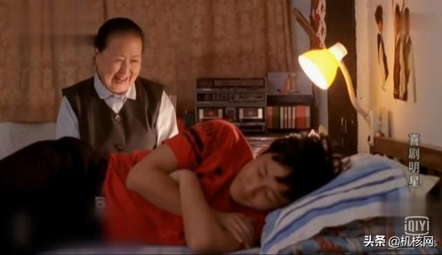 比星爷《喜剧之王》早了八年的，是这部京味儿的《喜剧明星》