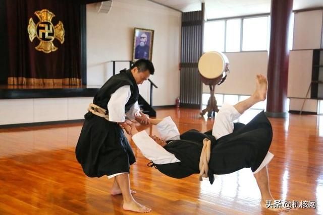 演员、播主、暗杀术,这就是“现代忍者”坂口拓