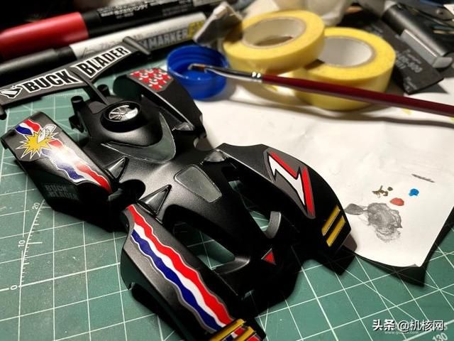 田宫静态四驱车模型“跳跃者号”拼装展示