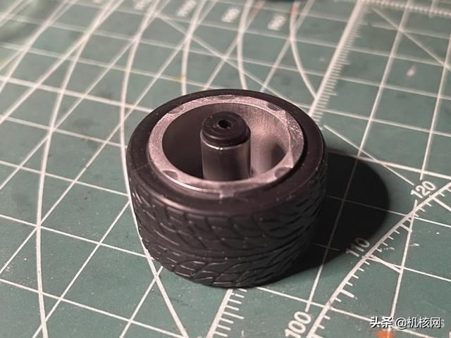 田宫静态四驱车模型“跳跃者号”拼装展示