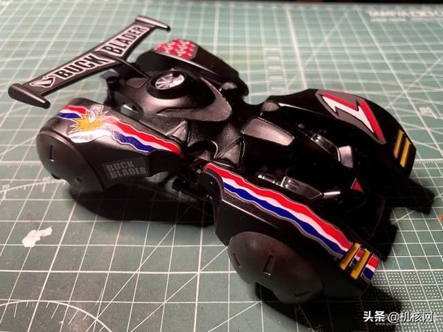 田宫静态四驱车模型“跳跃者号”拼装展示