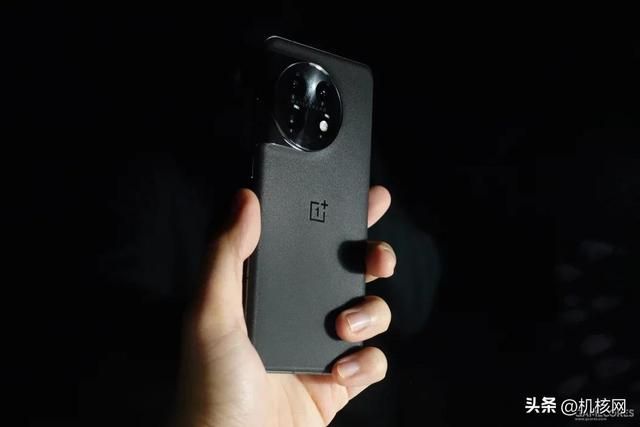 系统顺滑震感棒，三摄齐全定价香，一加11体验报告