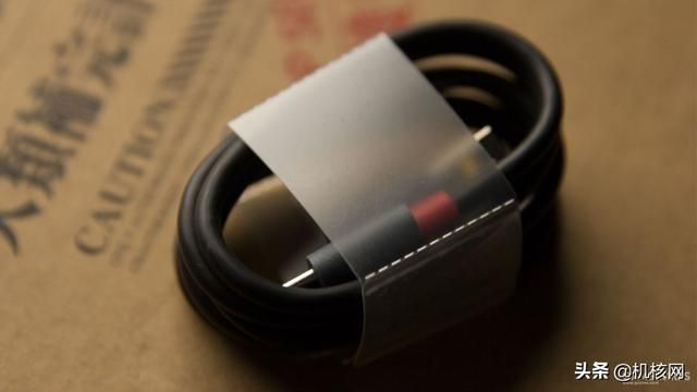 连卡针都不放过的深度融合:OPPO Ace 2 EVA 定制版开箱