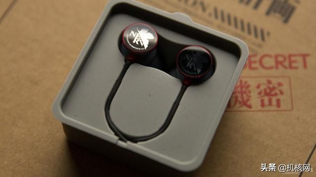 连卡针都不放过的深度融合:OPPO Ace 2 EVA 定制版开箱