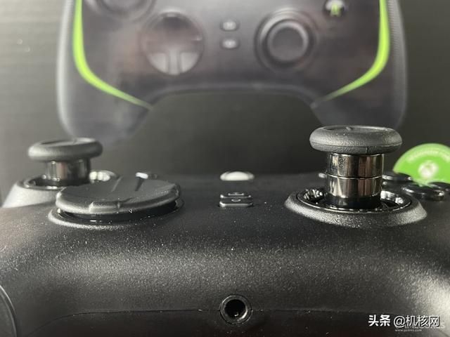 雷蛇手柄技术的集大成之作——幻影战狼V2幻彩版