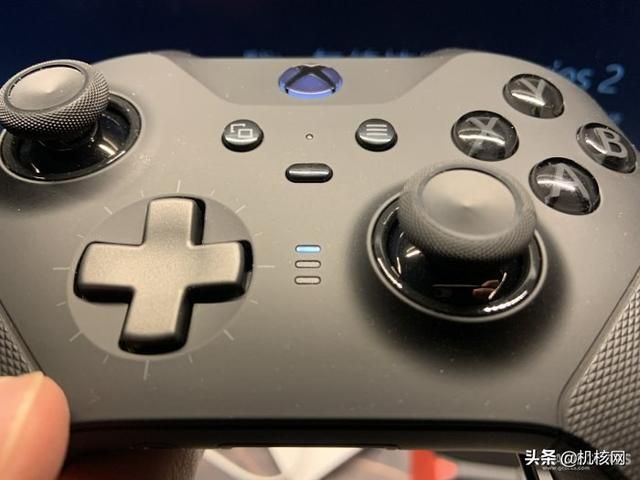 震了,Xbox One 精英手柄2代摸了一次就不舍得放下了