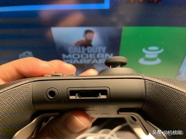 震了,Xbox One 精英手柄2代摸了一次就不舍得放下了