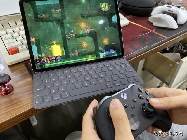 震了,Xbox One 精英手柄2代摸了一次就不舍得放下了